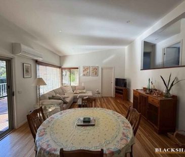 Beautiful Split-Level Three-Bedroom Home in a Peaceful Bush... - Photo 4