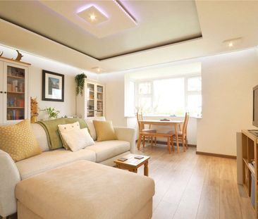 Epworth Court, 18 Hooley Range, Heaton Moor, Stockport, SK4 4HU - Photo 2