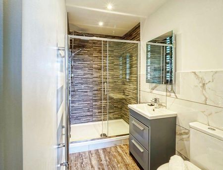 1 bedroom in a house share to rent - Photo 3