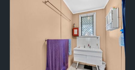 Charming Cottage in the Heart of Mandurah! - Photo 5