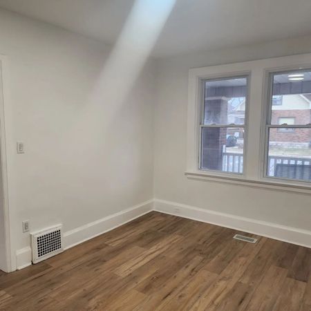 For Lease - 160 Adelaide Avenue Unit# Main, Oshawa, Ontario - Photo 3