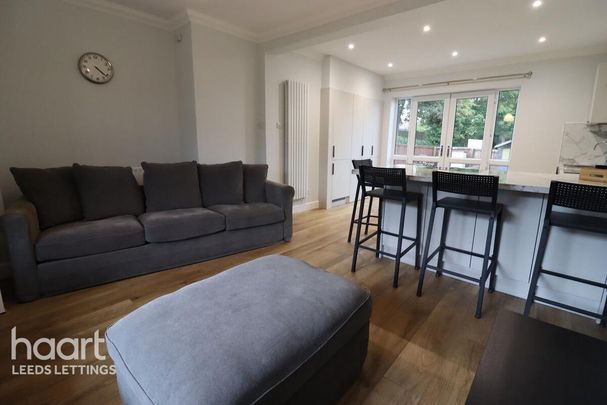 4 bedroom semi-detached house to rent - Photo 1