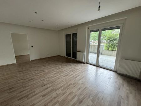 Unbefristete 3-Zimmer-Wohnung mit großer Freifläche! - Foto 3