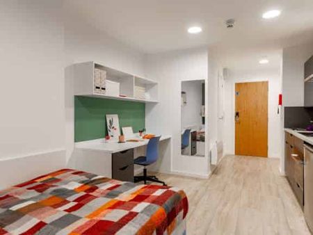 Bronze Studio - Photo 3