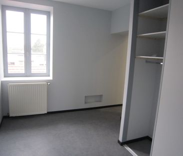 Location Appartement 3 pièces 58m² POUILLY SOUS CHARLIEU 42720 - Photo 2