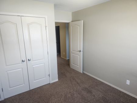Beautiful 3 Bedroom Townhouse in Blackfalds - Photo 2