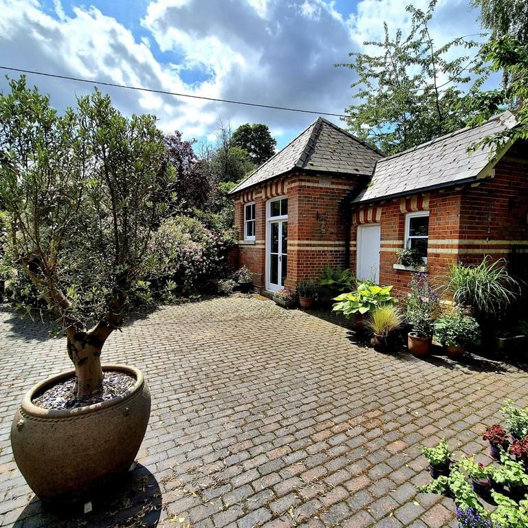 4 bedroom detached house to rent - Photo 1