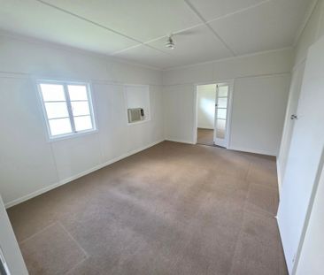 A VERSATILE HIGHSET HOME IN THE HEART OF BUNDABERG WEST - Photo 3