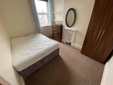 3 bedroom end of terrace house to rent - Photo 4
