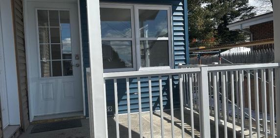 4 1/2 avec une grande cour - Photo 2