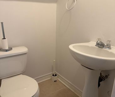 For Lease - 700 Columbus Way, Newmarket, Ontario - Photo 5