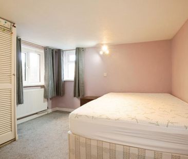 3 bedroom flat to rent - Photo 2