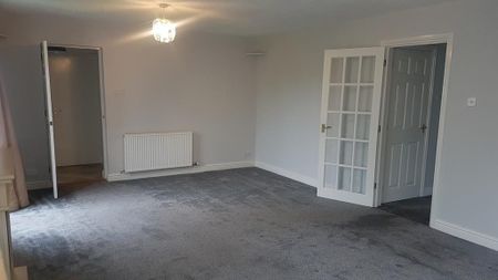 3 bedroom detached bungalow to rent - Photo 2