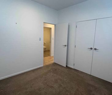 Modern 2-Bedroom Unit in Prime Location - Photo 2