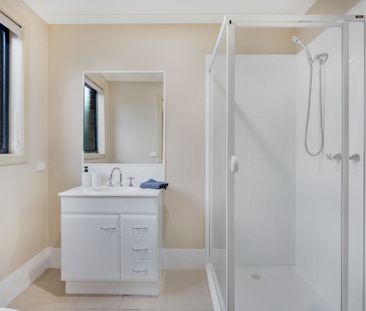 Stylish, Fully Furnished Townhouse - Photo 1