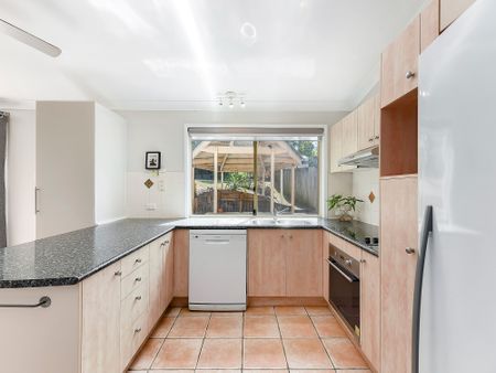 69 Goldsbrough Road, Taringa QLD 4068 - House For Rent - $950 | Domain - Photo 2