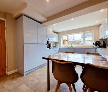 4 bedroom detached house to rent - Photo 3
