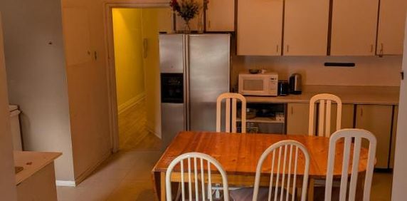 Grand 5 1/2 à Montréal Bien située - Photo 2