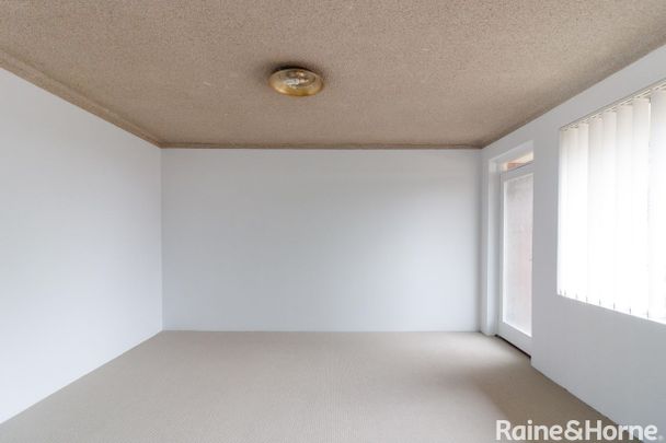 2 Bedroom Unit in a Central Location! - Photo 1