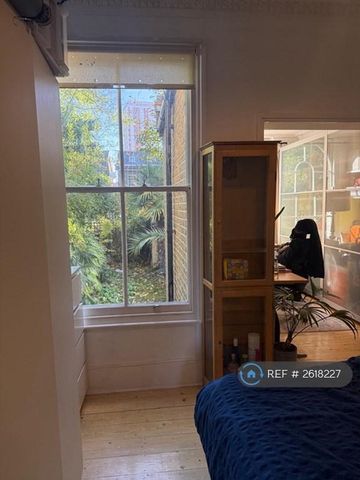 1 bedroom in a flat share to rent - Photo 3