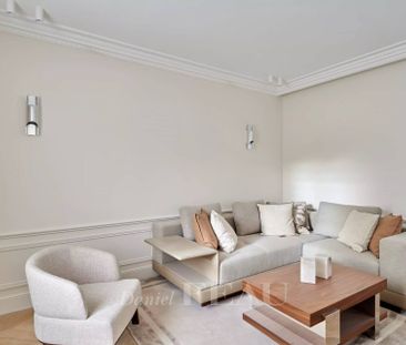 Location appartement, Paris 8ème (75008), 4 pièces, 70 m², ref 8646... - Photo 2