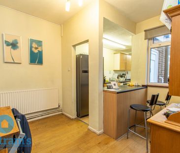 4 bed Mid Terraced House for Rent - Photo 6