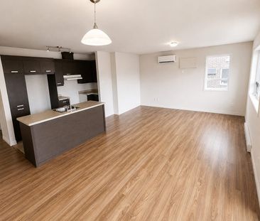 Immeuble - 127 Rue Principale, Châteauguay Grand 4 ½ à Louer – Chât... - Photo 2