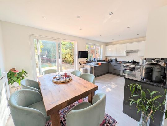 3 bedroom semi-detached house to rent - Photo 1