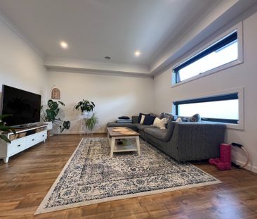 Large 2 Bedroom Townhouse - Photo 1