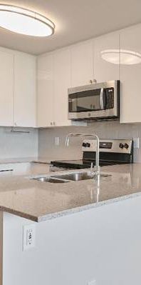 Pet-Free, 2bd 1ba, In Vancouver - Photo 1