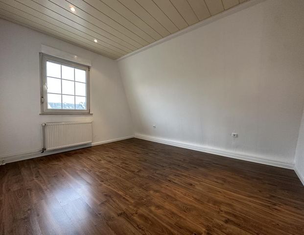 3 -Zimmer Maisonette Wohnung mit Wanne und EBK - Foto 1