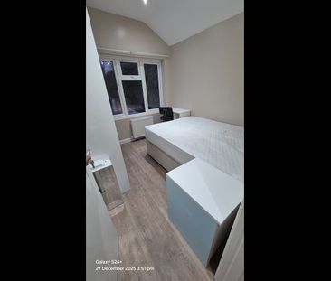 Room in a Shared House, Surrey Road, RG2 - Photo 2