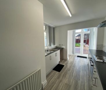 Moor Grange View, Leeds - Photo 2