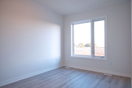 For Lease - 24 Kamper Avenue, Richmond Hill, Ontario - Photo 4