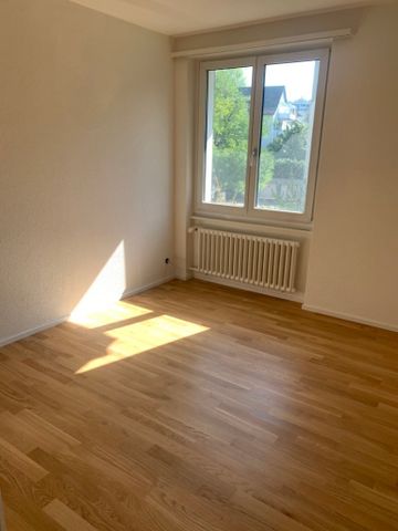 PER 01. Oktober 2026 WUNDERSCHÖNE ÄLTERE 3-ZIMMER-WOHNUNG IN ZOLLIKERBERG ZU VERMIETEN - Photo 4