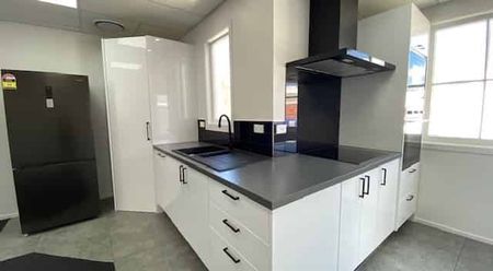 Three Bedroom - City Centre. - Photo 3