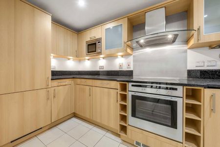 3 bedroom flat to rent - Photo 2