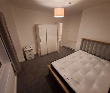 Room in a Shared House, Sturminster Road, BS14 - Photo 3