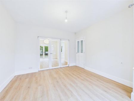 5 bedroom semi-detached house to rent - Photo 2