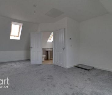 4 bedroom semi-detached house to rent - Photo 4