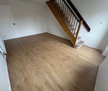 2 bedroom end of terrace house to rent - Photo 2