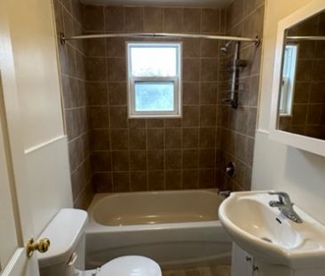 118 St. Vincent #1 Barrie | $1495 per month | Plus Hydro - Photo 6