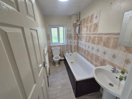 2 bedroom semi-detached house to rent - Photo 5