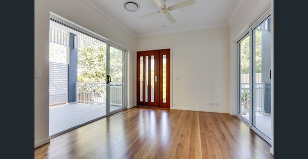 CONTEMPORARY TWO BEDROOM APARTMENT - Photo 1