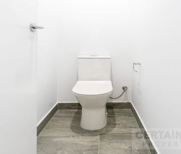 Modern 3-Bedroom Townhouse in Prime Location - Photo 6