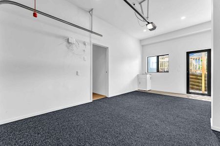 Modern 3BR Townhouse in Mangere Bridge - Photo 3