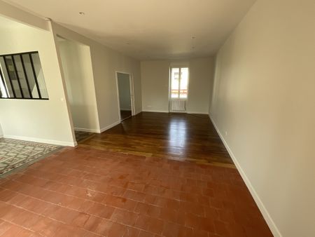 A LOUER - Bourges - Maison de 111.05 m² avec jardin et cave. - Photo 3