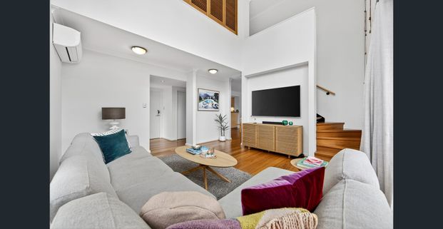 HEART OF SOUTH PERTH - Exquisite Double Story Residence - Photo 1