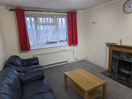 2 Bed Flat, Thurlby Close, HA1 - Photo 2