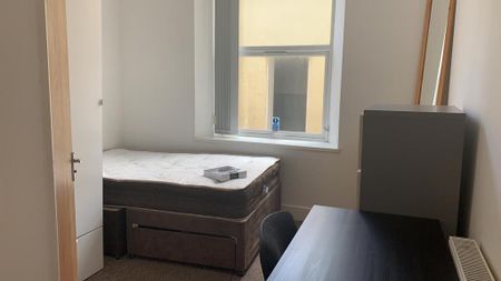 6 bedroom flat to rent - Photo 4